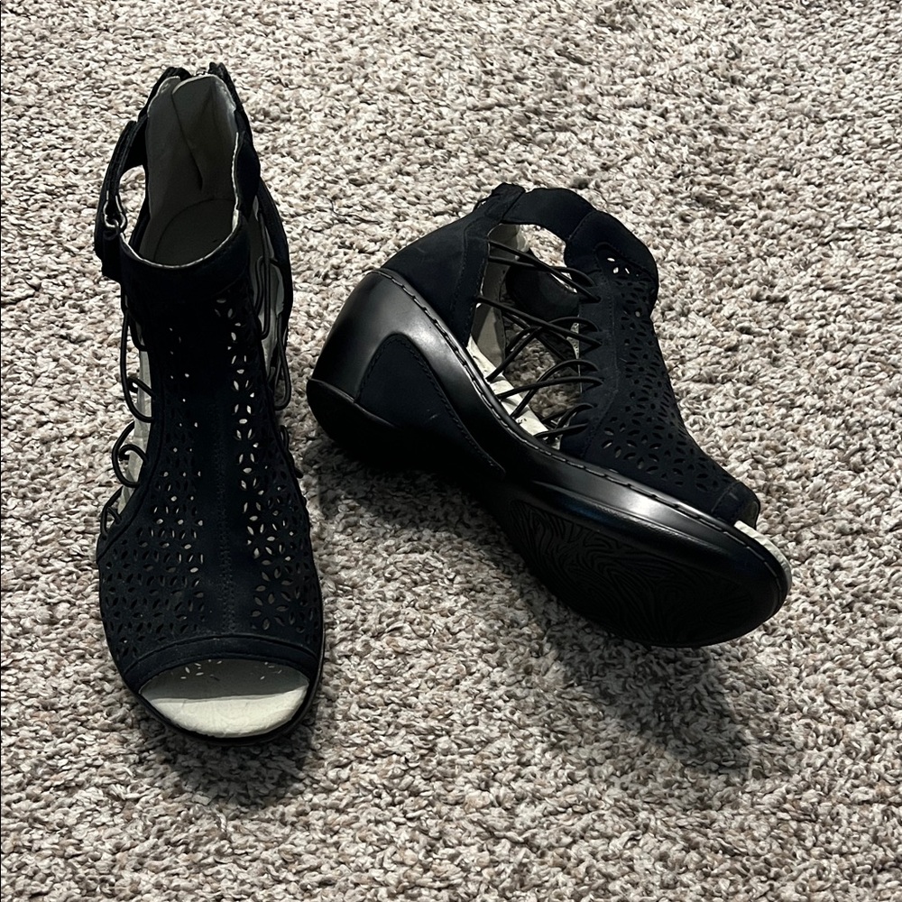 EUC JBU Black Laser-Cut Peep-Toe Ankle Heels - Picture 3 of 8